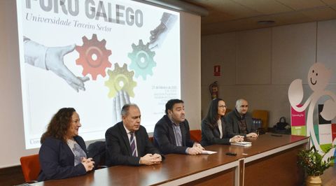 Carmen Verde, Arturo Parrado, Francisco Javier Rodríguez, Isabel Mociño e Deibe Fernández na apertura do foro