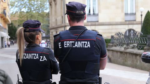 Agentes de la Ertzaintza en una imagen de archivo.