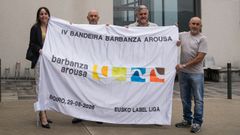 Cachafeiro, Vidal, Fajardo y V�zquez presentaron la bandera en las instalaciones de Cabo.