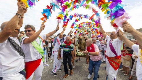 Un momento de la danza de arcos en la &uacute;ltima celebraci&oacute;n del Carmen, el pasado mes de julio