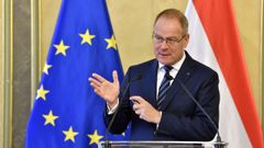 El ministro h�ngaro de Desarrollo Regional y Utilizaci�n de Fondos de la UE, Tibor Navracsics, en una conferencia de prensa sobre la propuesta de la Comisi�n Europea de retener los fondos de Hungr�a.  