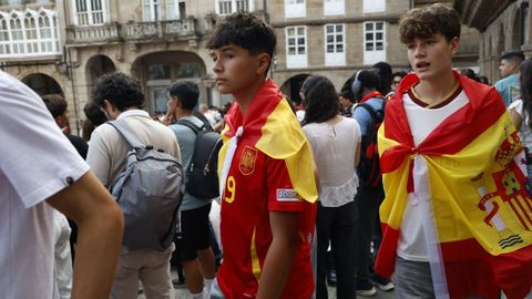 Pantalla gigante en la plaza Mayor de Ourense.