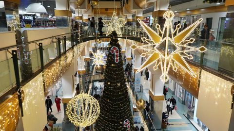 Imagen de archivo de las luces de Navidad del centro comercial Ponte Vella