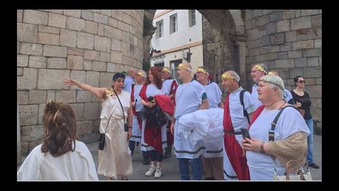 Visita teatralizada durante o pasado ver�n, na Porta de San Pedro
