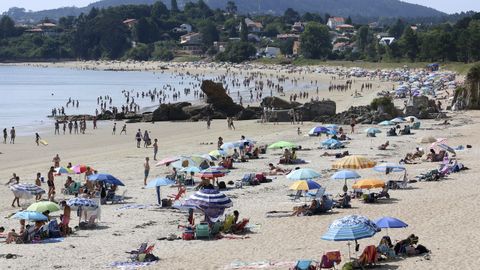 La playa de O Raso y Seselle, al fondo, en Ares