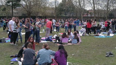 Los m�s j�venes cambiaron los tableros de la Comida en la Calle de Avil�s por el parque de Ferrera
