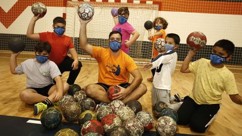 El partido de este domingo presenta una buena ocasin para ver en accin a Aitor Freira, presidente, entrenador, jugador y mximo goleador del balonmano espaol