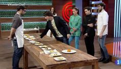 Jordi rompe el plato de Pablo
