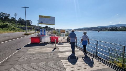 El primer tramo del paseo peatonal a Marn est acabado, pero cerrado al trnsito al no haberse entregado la obra 