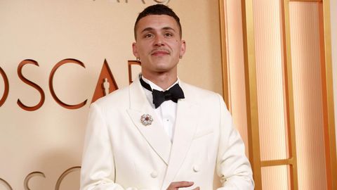 El actor espa�ol Ar�n Piper, conocido por sus papeles en ��lite� y �El desorden que dejas�, con traje de Dior