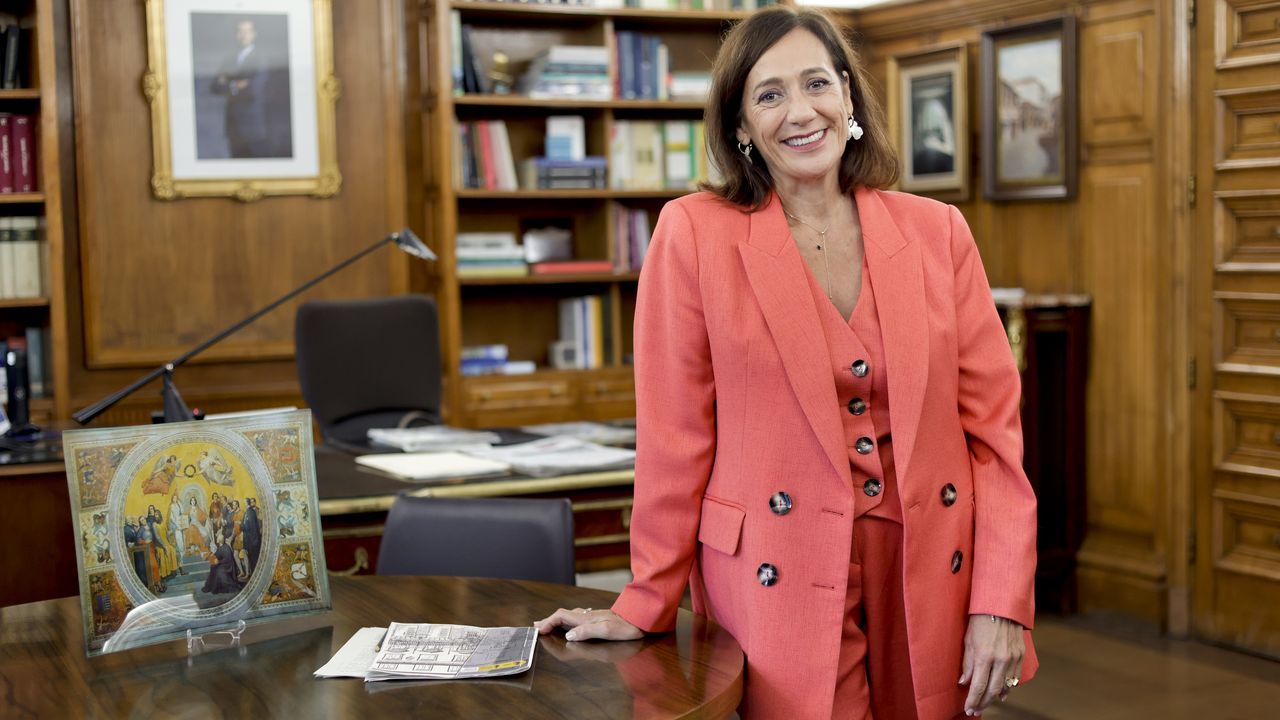 La subdelegada del Gobierno en A Coruña: «Firmo una media de 200 expedientes diarios»
