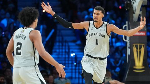 El jugador de los Spurs, Victor Wembanyama, con el n�mero 1