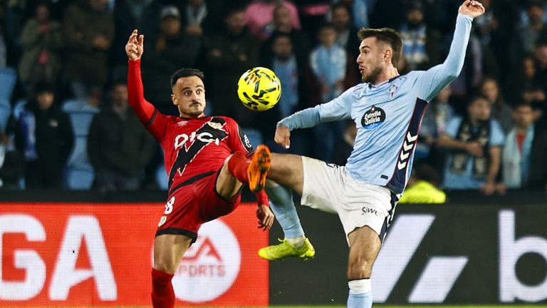�scar Mingueza, durante el duelo entre Celta y Rayo en Bala�dos.