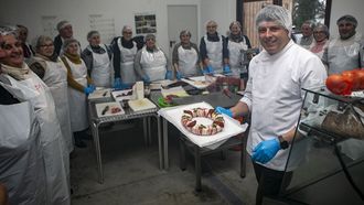 Curso de manipulaci&oacute;n de carne y elaboraci&oacute;n de pasteler&iacute;a c&aacute;rnica impartido por Jos&eacute; Manuel Mall&oacute;n y organizada por la comunidad de montes de Baro&ntilde;a