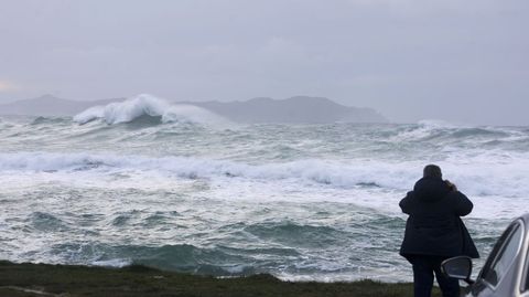 Grandes olas en la costa de Meir�s (Valdovi�o).