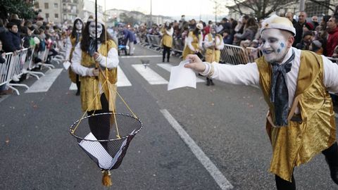 Miles de personas salieron a las calles de Ourense para recibir a sus majestades de Oriente pese al frío