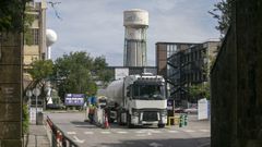 Un cami�n en las inmediaciones de la factor�a Saint Gobain Cristaler�a en Avil�s, a 15 de mayo de 2024, en Avil�s, Asturias 