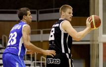 Roeland Schaftenaar, con el bal�n en el partido del pasado viernes en Andorra.