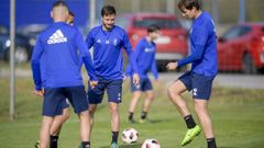 Jugadores del Vetusta en un entrenamiento en El Requex�n