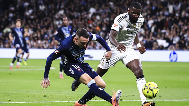 Iago Aspas, en el Bernabu, donde el Celta firm un triunfo debe suponer todo un estmulo para las citas de la semana.