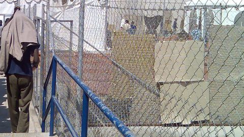 Un inmigrante en un centro de internamiento