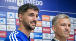 Carlos Pomares, en su presentacin con el Real Oviedo