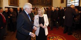 <span lang= es-es >Segundo mandato en Farmacia</span>. Isabel S�ndez Macho -en la imagen junto al rector Via�o- tom� posesi�n como decana tras ser reelegida en una votaci�n celebrada en diciembre. 