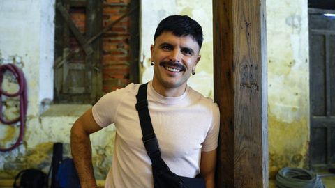 Rodrigo Cuevas (Oviedo, 1985), artista inclasificable y máximo exponente de la fusión entre música popular asturiana y pop moderno