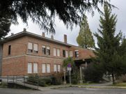 El edificio ya es municipal pero el destino para la Escola est� en el aire.