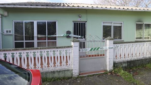 Exterior de la vivienda donde perecieron dos hombres en Nochebuena, en la calle Catro Ventos