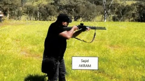 Imagen facilitada por la polic�a de uno de los atacantes de la playa de Bondi extra�da de un v�deo de un aparente entrenamiento