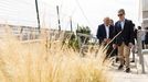 El ministro de Presidencia, Justicia y Relaciones con las Cortes, F�lix Bola�os, en su visita a las instalaciones de la Escuela Agraria en V�car, Almer�a.