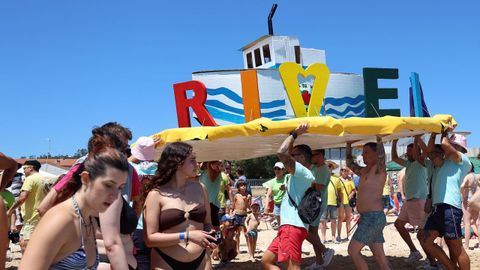 Festa da Dorna: Rejata de Embarcasi�ns feitas a machada e pan de millo na playa de Coroso