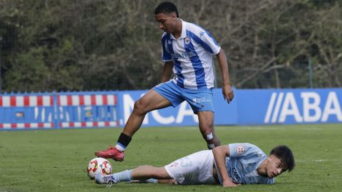 Aarón Martínez, en la foto con el juvenil del Celta, firmó con el Compostela