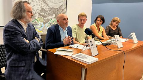 Fernn Vello, Jos Carlos Vidal, Ciro Briones, Ana Fernndez e Isabel Santos durante la presentacin