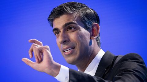 El primer ministro brit�nico, Rishi Sunak, este lunes, durante su intervenci�n en el foro de la patronal brit�nica CBI