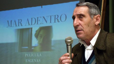 Celso Bugallo en el 2005 en una charla en el instituto de Vilalonga. El actor gan&oacute; el Goya por su papel en la pel&iacute;cula &laquo;Mar adentro&raquo; en el 2004