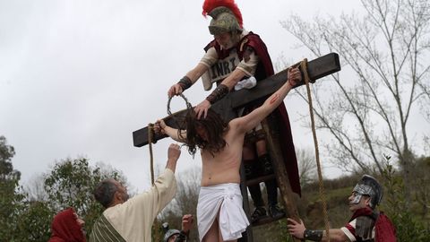Representación del Vía Crucis en Infiesto