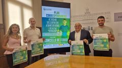 La delegada de la Xunta, el edil de Deportes, y miembros de la Federacin de Ftbol. 