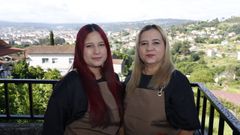 Anny Andrea y Paola Andrea, en la terraza de Bar Mirador, en Cudeiro