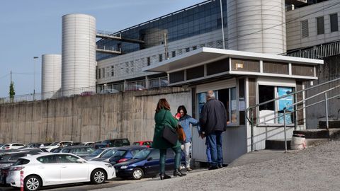 En el Montecelo, la referencia es un parking de pago: cuesta 1,50 euros todo el da