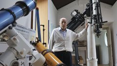 Jos� �ngel Docobo, en el Observatorio Astron�mico Ram�n Mar�a Aller de la USC