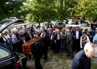 Tom�s Milia fue enterrado ayer en Maceda, entre familiares, vecinos y amigos.