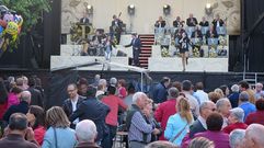 Una orquesta act�a en una de las �ltimas ediciones previas a la pandemia de las fiestas del barrio monfortino del Campo de San Antonio