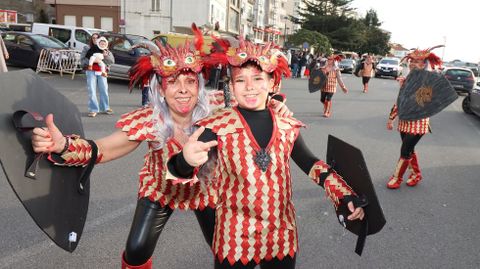 Desfile de disfraces y carrozas en Rianxo