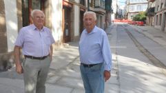 Juan Mu��os y Manuel Lorenzo paseando por el tramo reci�n remodelado.
