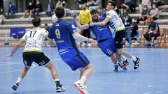 Una imagen del partido entre el Teucro y el Ikasa celebrado en el Pabell�n Municipal de Pontevedra