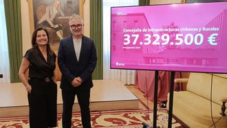 El concejal de Infraestructuras Urbanas y Rurales del Ayuntamiento de Gij�n, Gilberto Villoria, junto a la arquitecto jefe, presenta el presupuesto de su Concejal�a para 2027.