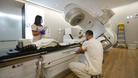 Nuevo acelerador lineal que funciona desde el verano del 2020 en el servicio de radioterapia del CHUS