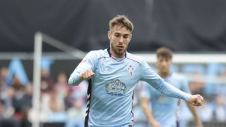 �scar Mingueza, durante un partido con el Celta en Bala�dos esta temporada.